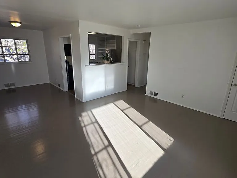 825 Monroe St NE — Photo 14