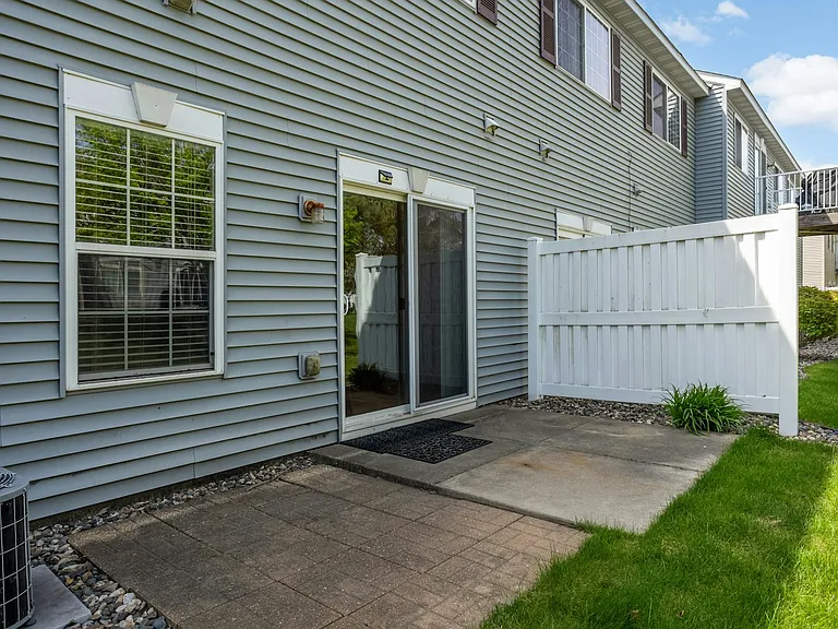 6869 Folkestone Rd — Photo 30