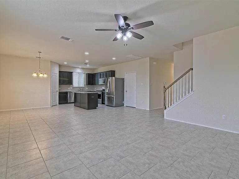 521 Staton St — Photo 3