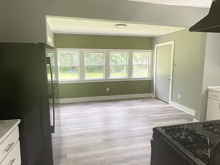 3222 Laurel St — Photo 7