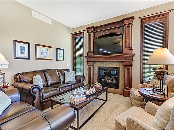 5th image of 813 W Ledgestone St