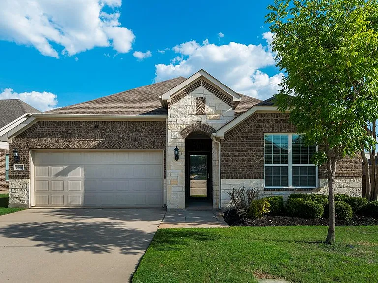 2668 Yacht Club Dr — Photo 1