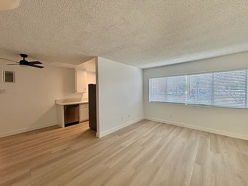 2126 W 182nd St #1 Photo 1 2126 W 182nd St #1 Photo 1