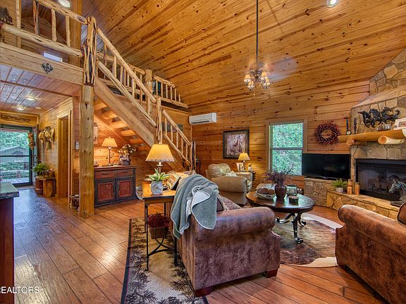 5th image of 966 Spruce Creek Dr