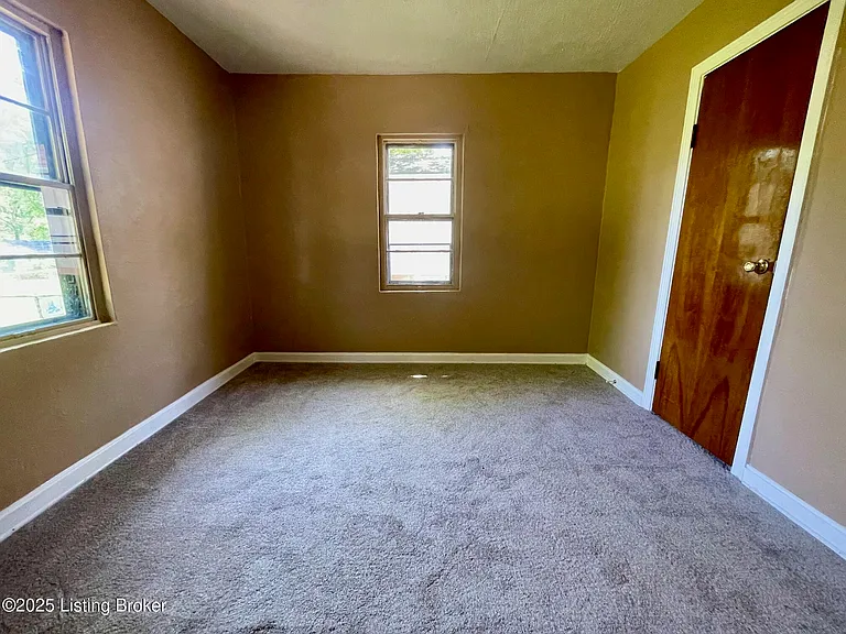1576 Old Ford Rd — Photo 4