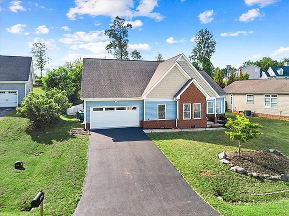 3rd image of 1015 Falor Ln