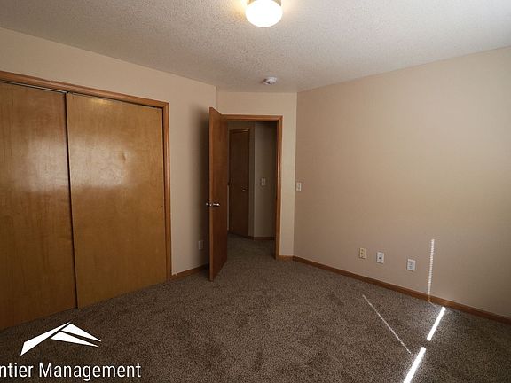 5th image of 911-913 Jackalope Ct #911