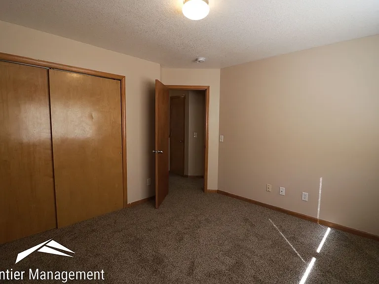 908-910 Jackalope Ct — Photo 6