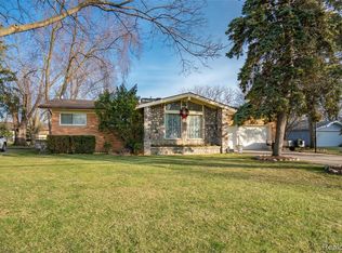 25136 Pineview Ave, Warren, MI 48091