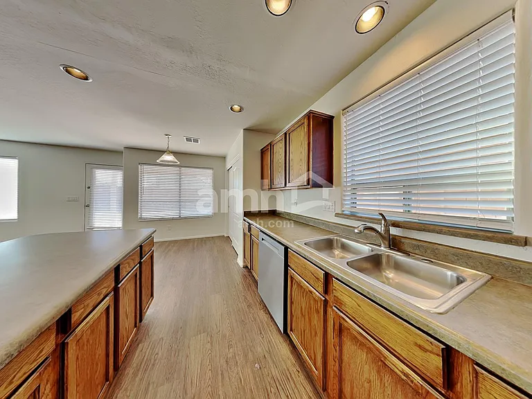 4021 S 55th Dr — Photo 4