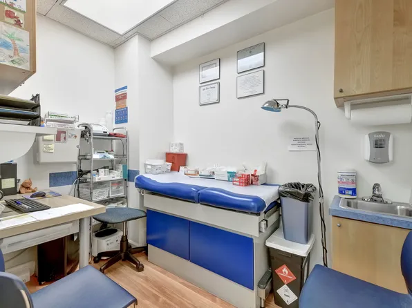 217 Calyer Street image 3 of 11