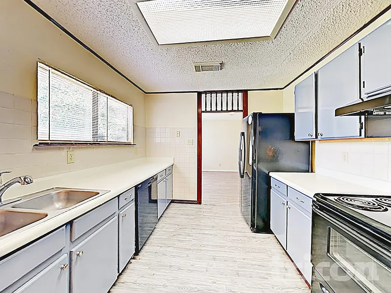 8015 Chestnut Barr Dr — Photo 4