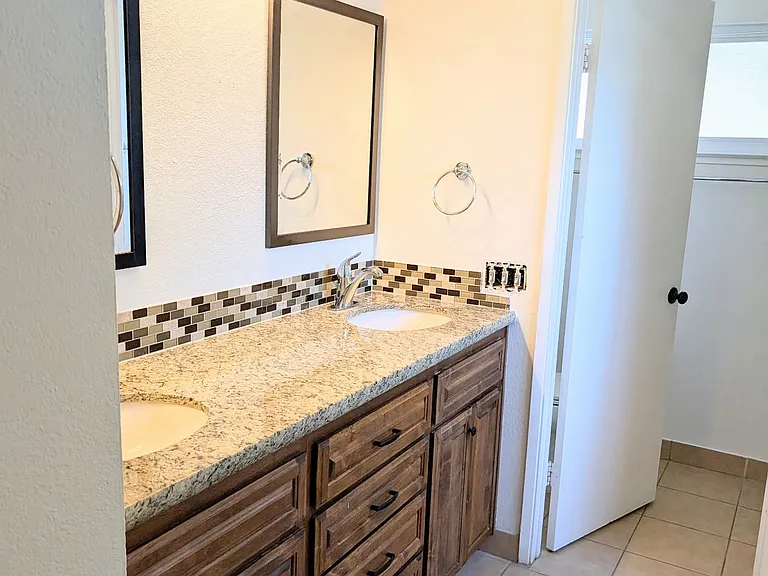 310 Miranda Ln — Photo 9