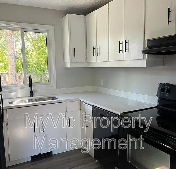 11728 139th Ave NW — Photo 2