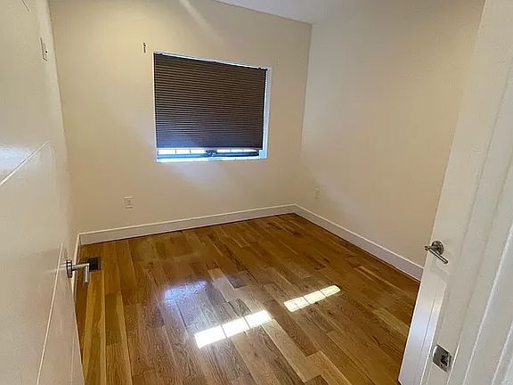 5th image of 744A Willoughby Ave #1