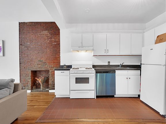 2nd image of 133 W 95th St APT 2