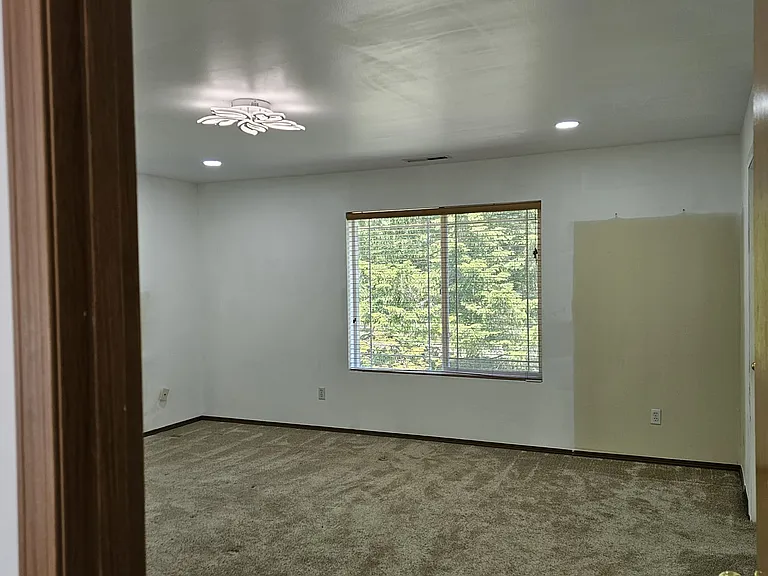 The remaining walls on the master bed room will be painted soon.