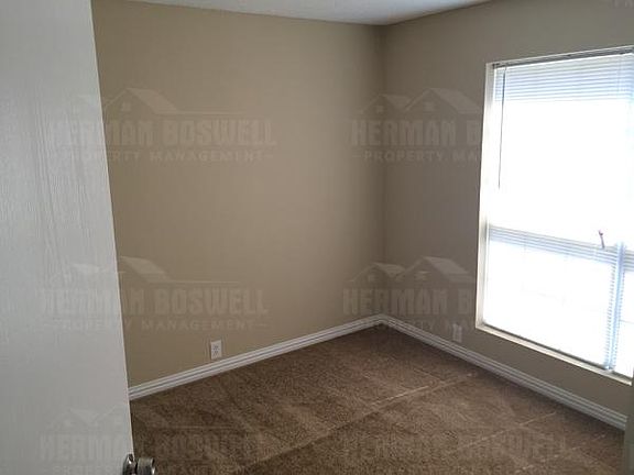 3rd image of 164 Hunter Dr