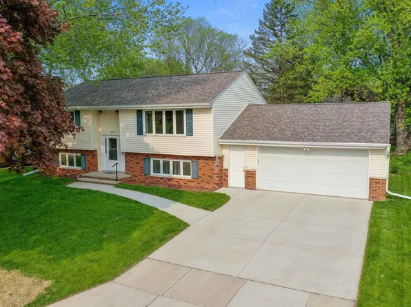 800 N Briarcliff Dr, Appleton, WI 54915