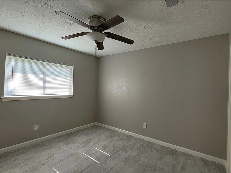 16818 Dutch Ridge Dr — Photo 23