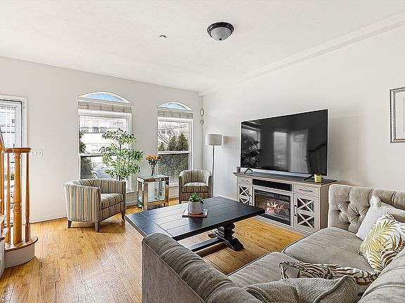 5th image of 23 Ely St