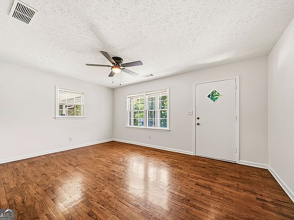 4th image of 3940 Hubert Dr