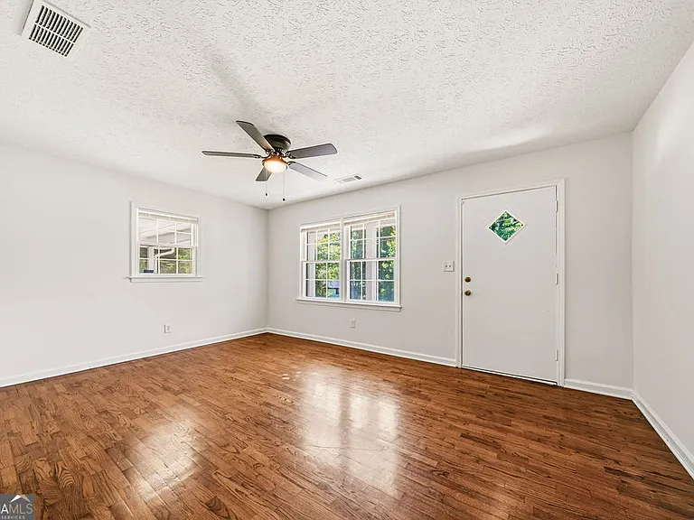 3940 Hubert Dr — Photo 4