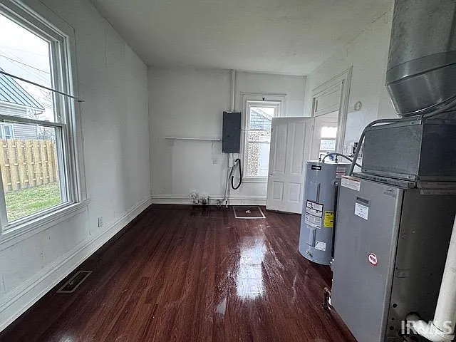 111 E 2nd St — Photo 12