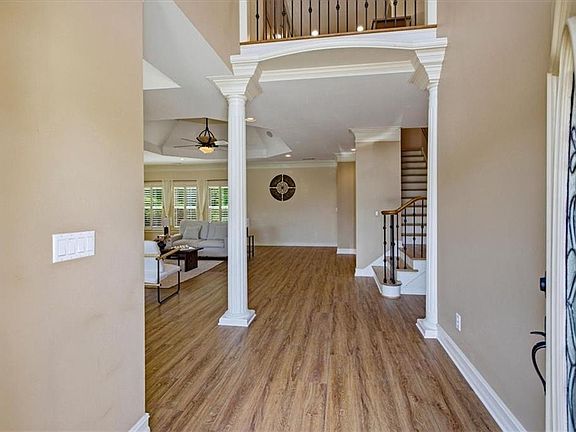 4th image of 210 Masters View Ct