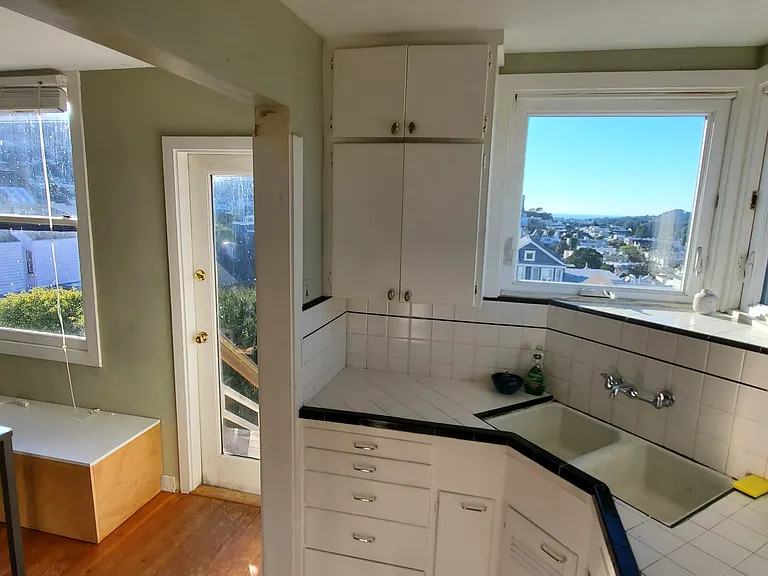 905 Ashbury St #5 — Photo 8