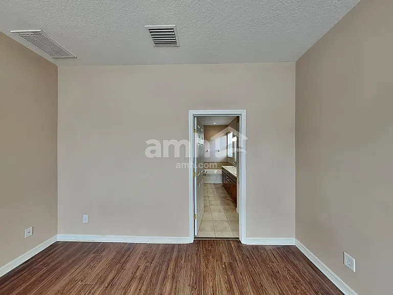 503 9th St NE — Photo 11