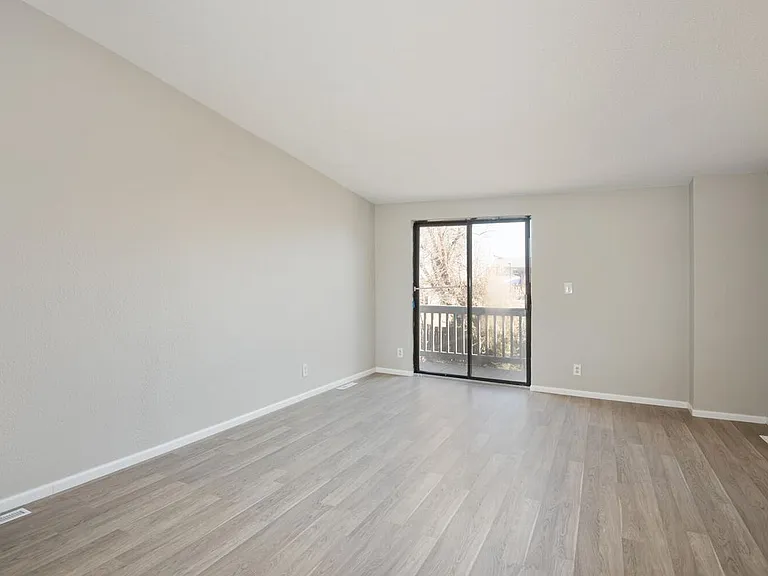 6252 Pontiac St — Photo 10