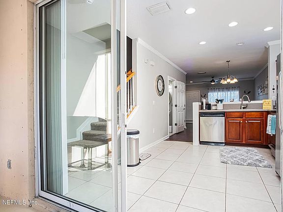 3rd image of 11534 Summerview Cir