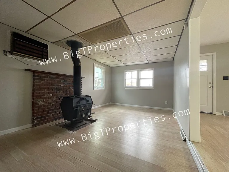 16 W Clairmont Dr — Photo 5