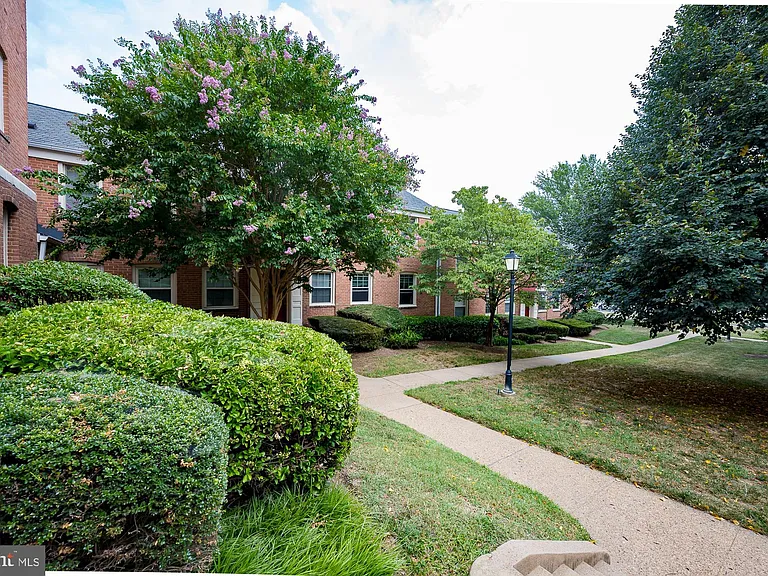 2805 Arlington Blvd — Photo 17