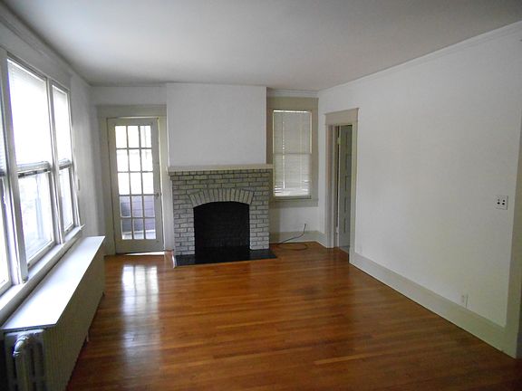 2nd image of 931 Jamestown Cres #B