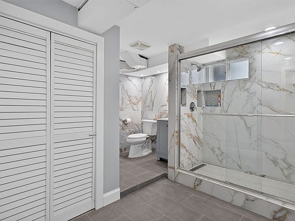 5th image of 670 John St