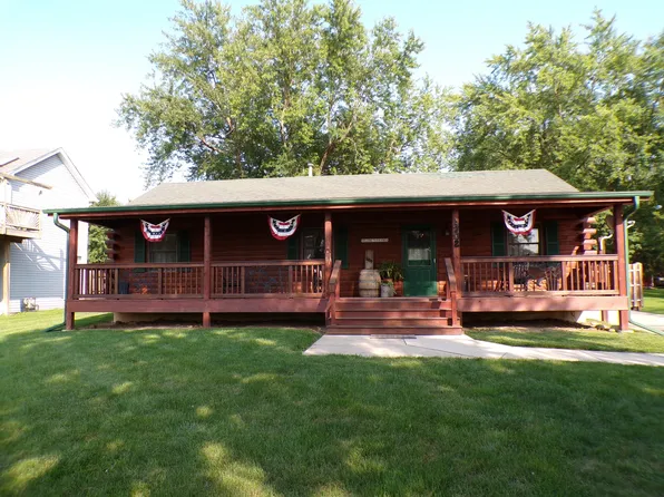 1702 Holiday Dr, Sandwich, IL 60548