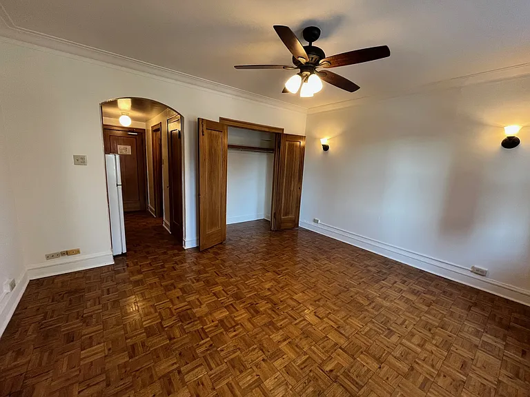 2738 N Pine Grove Ave — Photo 19