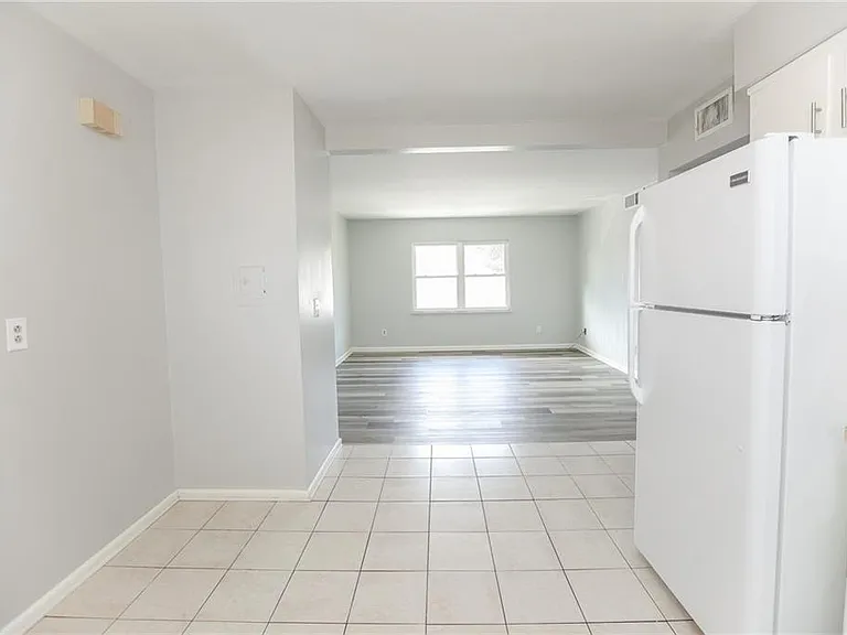 905 Little Bay Ave #B — Photo 1