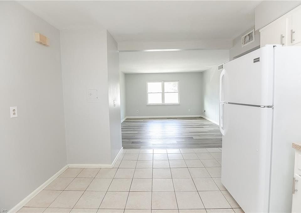 1st image of 905 Little Bay Ave #B