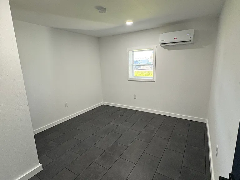 3915 W South Ave #1 — Photo 8