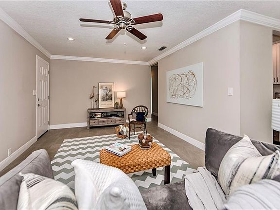 2nd image of 815 Laurel Ave