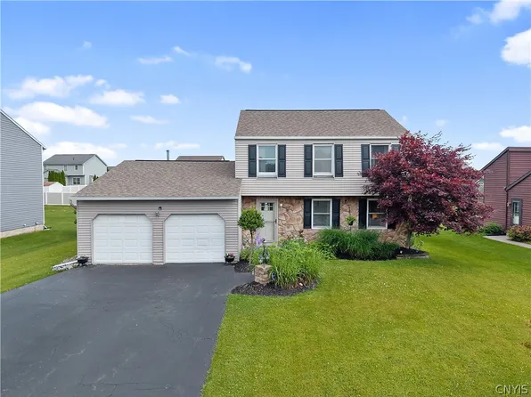 5079 Homeview Dr, Liverpool, NY 13088