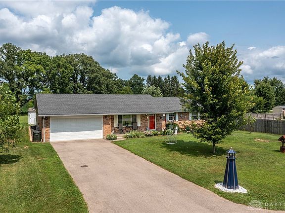 2nd image of 4049 Walnut Grove Cir
