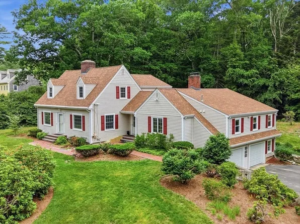 89 River Rd, Hanover, MA 02339