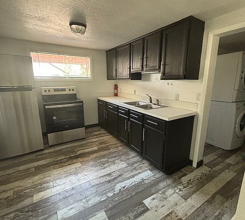4th image of 916 E Logan St
