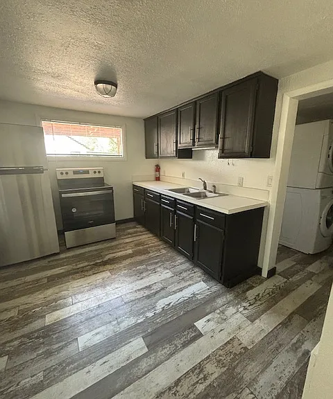 916 E Logan St — Photo 4
