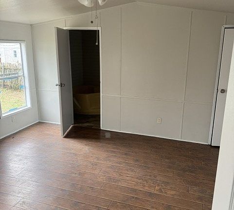2nd image of 5229 Clover Ln