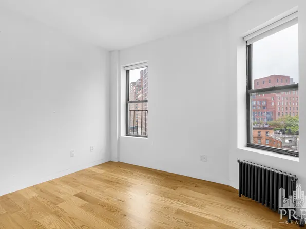 227 Waverly Place image 5 of 8